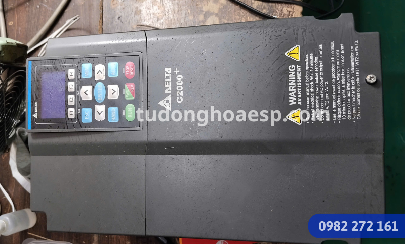 Ảnh tài liệu biến tần Delta C2000 dùng minh họa kiểm tra lỗi trong hệ thống bypass