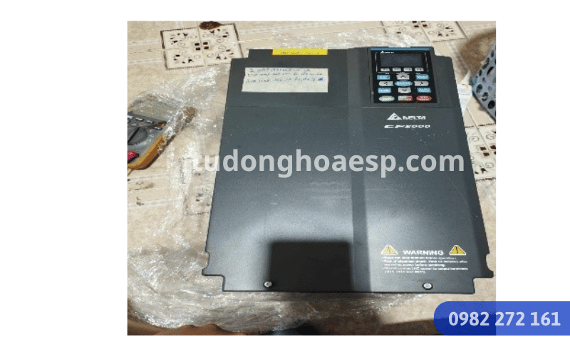 Terminal I O biến tần Delta CP2000 minh họa kết nối PLC